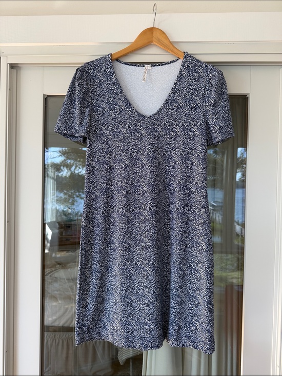 Lulu-B Dresses & Skirts - Lulu-B Blue and White cheetah print dress
